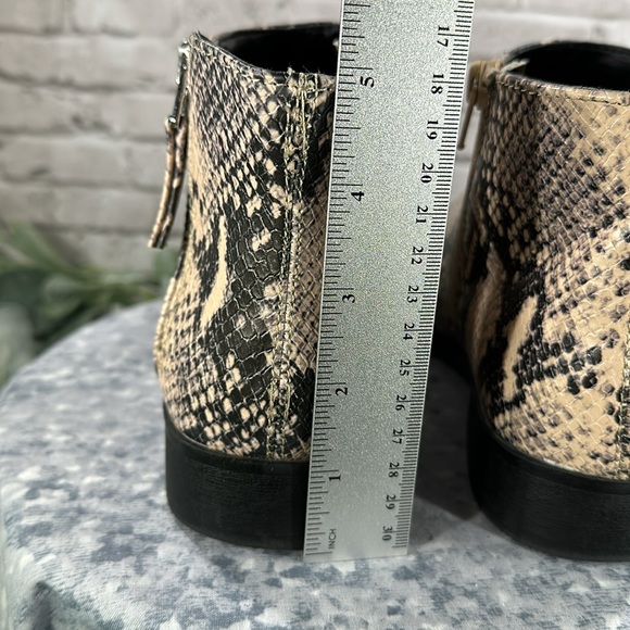 Time and Tru Black & Blush Faux Snakeskin Ankle Fashion Booties Women’s 8W✨EUC✨ - Picture 9 of 12